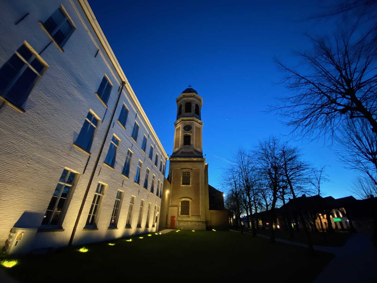 Drongen monastery by night